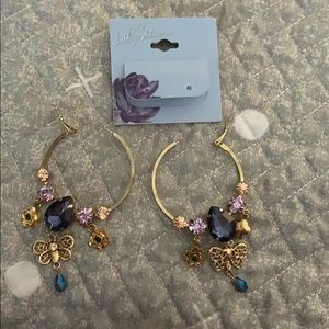 Libby Edelman gold earrings 🦋